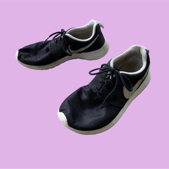 NIKE ROSHE RUN RUNNING SHOES - Picture 2 of 4